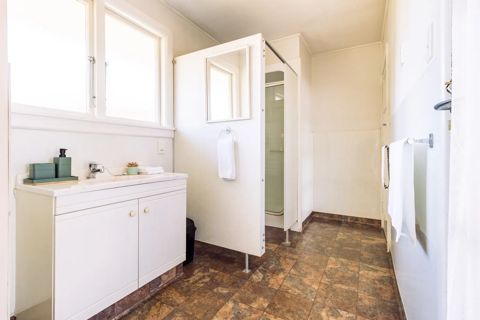 2Bed Std - Bathroom